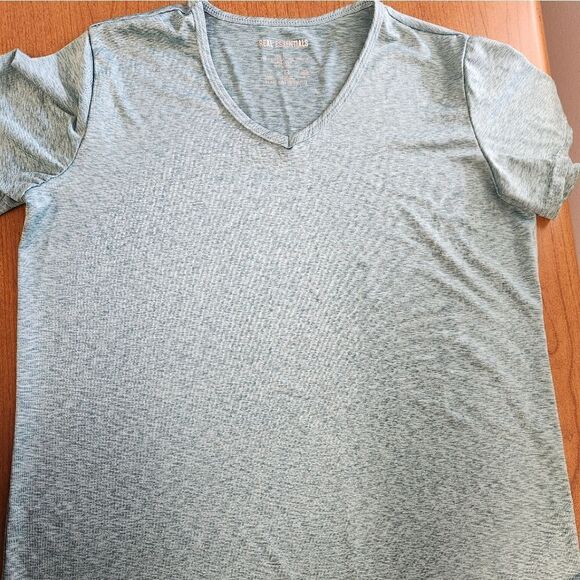 💕Real Essentials SET OF 2 Large spaced dyed shirt - Picture 4 of 5